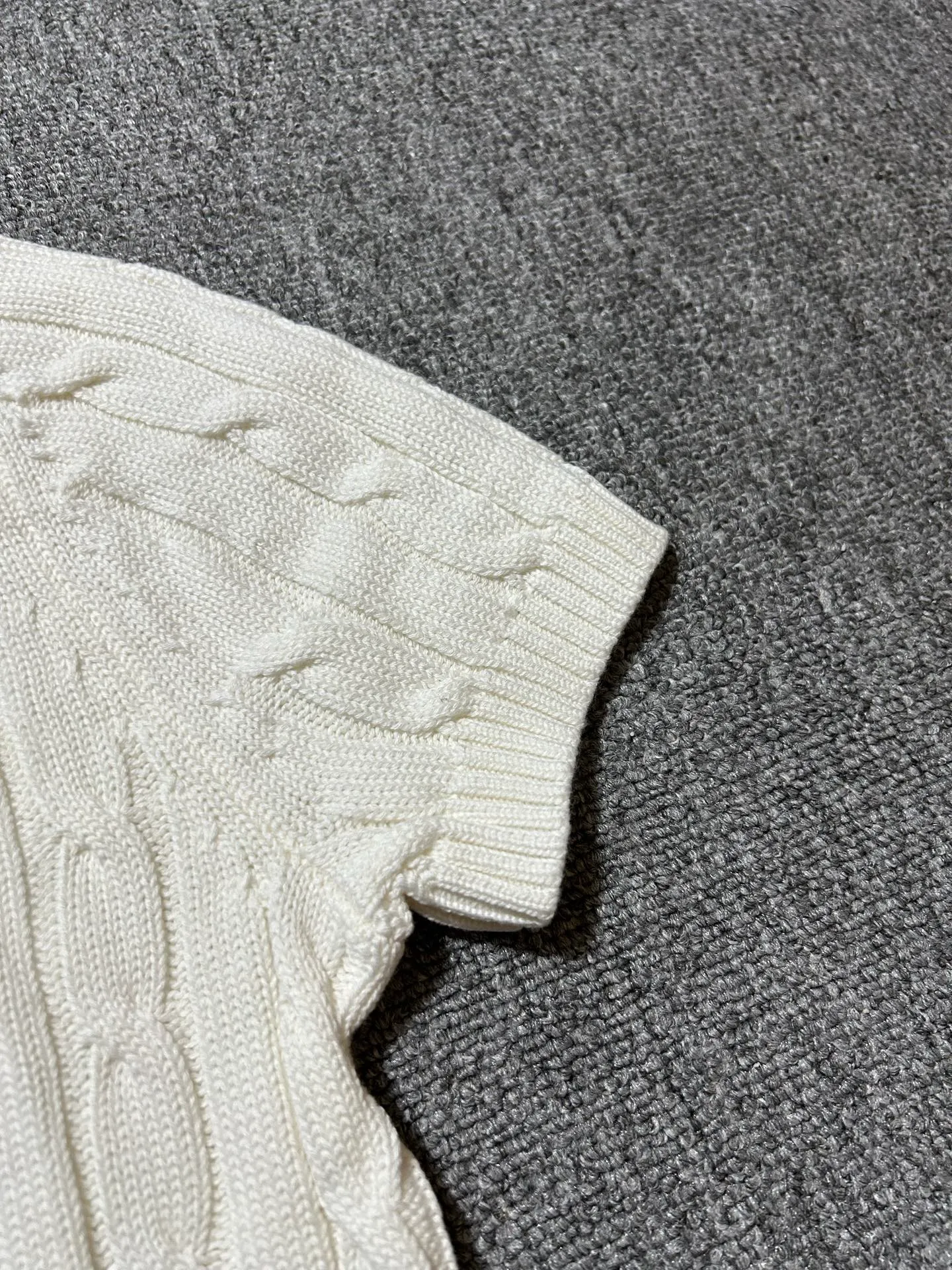 P160 Polo Ralph Lauren SS23 solid color logo embroidered sweater, official website logo on the collar. Scan the QR code to enter the official website and compare the quality at will. Size: XS-L